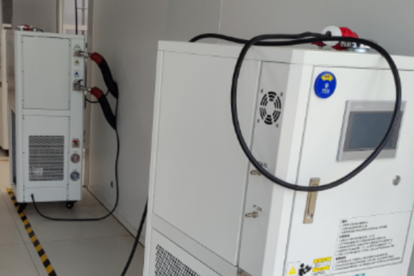 油加热控温设备是如何控温的？